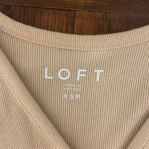 Loft Ribbed Short Sleeve V-Neck Top Size XS Petite - Picture 8 of 9